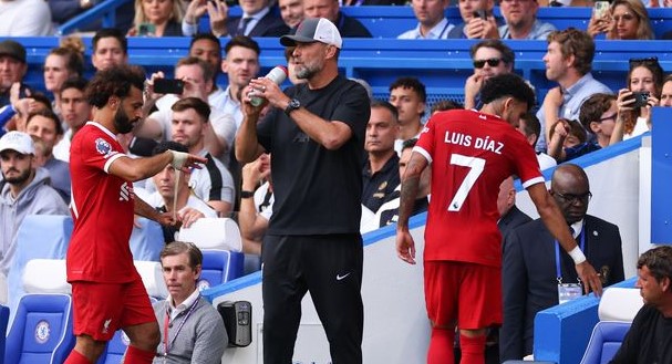 الاعتراض على كلوب و"عناد" ماني.. 5 أزمات تلاحق أسطورة صلاح في ليفربول